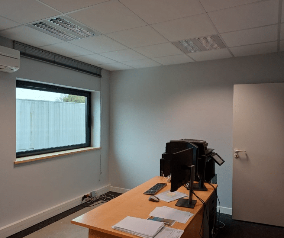 photo d'une mise en peintre d'un bureau à Montaigu