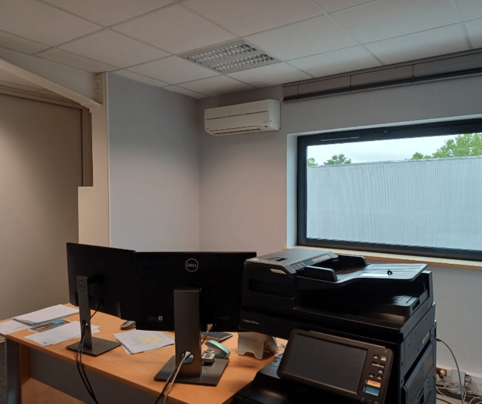 photo d'une mise en peintre d'un bureau à Montaigu